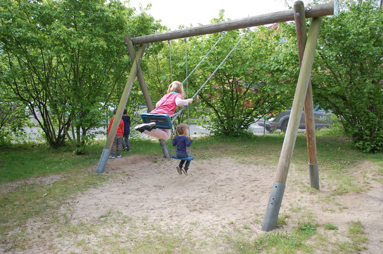 Lindholz Außengelände Schaukel